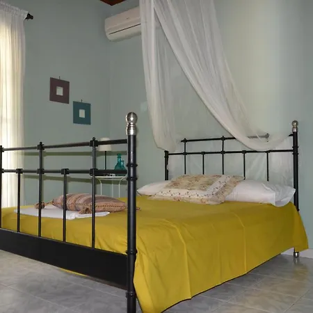 Mihaila Seaside: 2 Bedroom Kefalonia