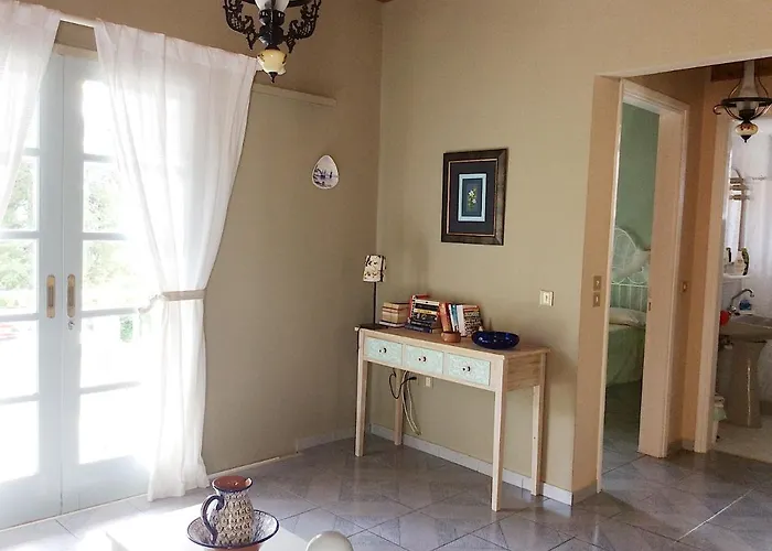 Mihaila Seaside: 2 Bedroom Kefalonia Holiday home *